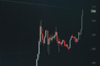 Analyzing a bullish financial chart highlighting a significant upward trend in the market. — Photo by Arturo Añez. on Pexels